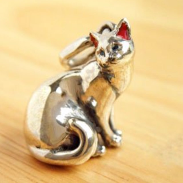 猫のシルバーペンダント